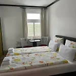 מלון Restaurant- Hotel- Biergarten Haduloha